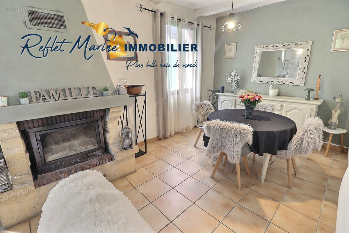 Maison à CEYRESTE