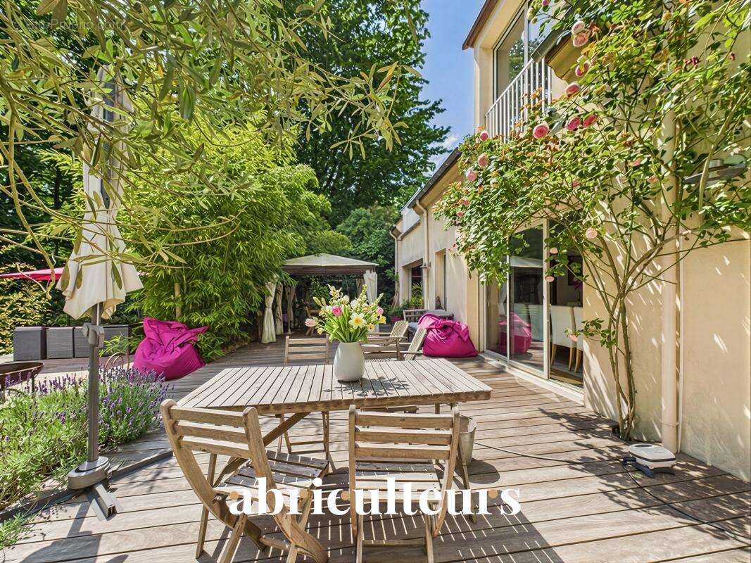 Magnifique maison contemporaine avec jardin paysager et piscine en vente à l'Étang-la-Ville (78620) - photo 3