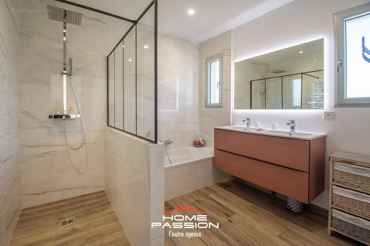 Maison à LES MATHES