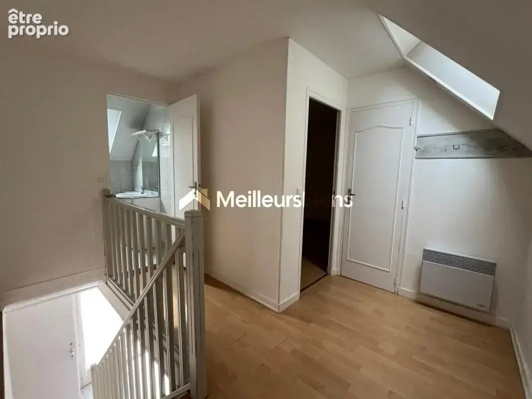 Ensemble immobilier - 134 m² composé d'une maison louée (T4) et d'une maison libre (T2) + grange et garages - photo 13