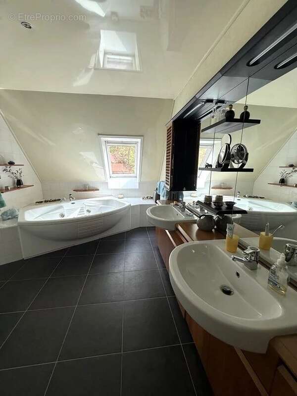 Maison à SAINT-CYR-SUR-LOIRE