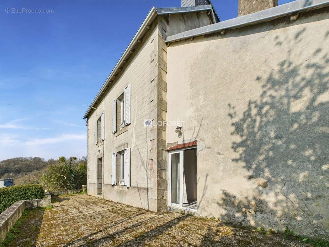 Maison à PONT-DE-BUIS-LES-QUIMERCH