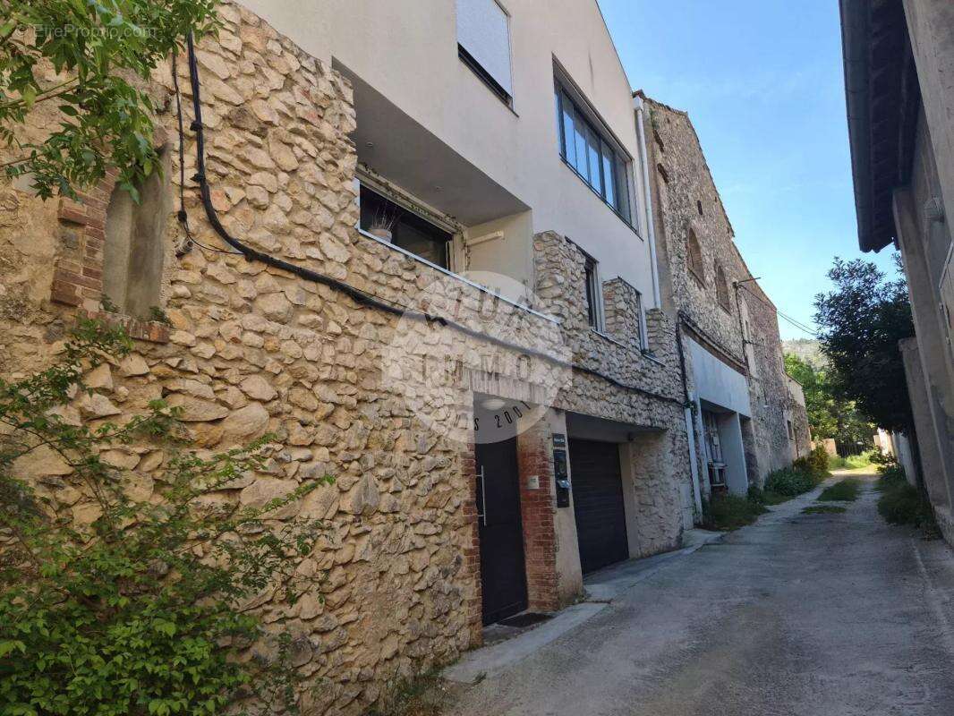 Appartement à ROQUEVAIRE