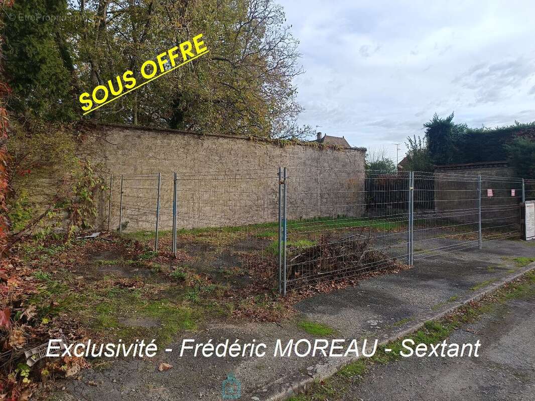 Terrain en hyper centre avec P.C accordé pour construire 3 garages de plus de 25m2 chacun - photo 2