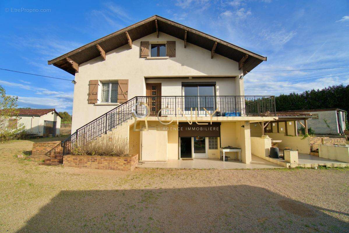 Maison à JASSANS-RIOTTIER