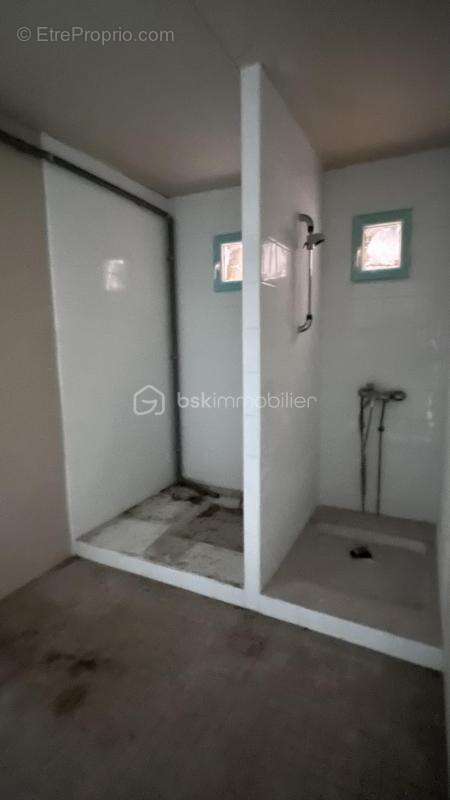 Commerce à LE LARDIN-SAINT-LAZARE