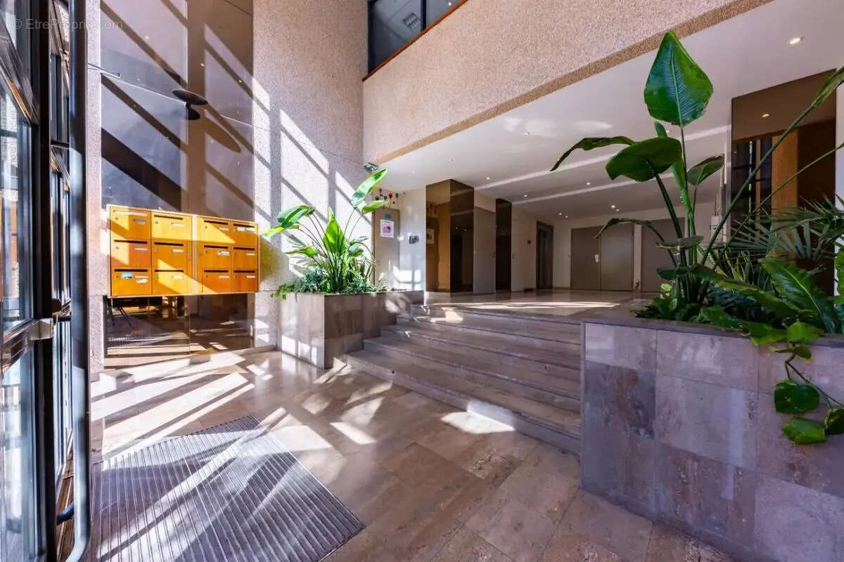 Commerce à ISSY-LES-MOULINEAUX