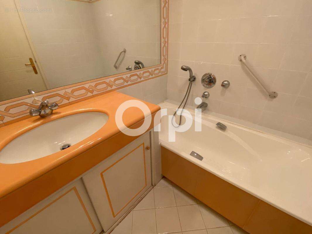Appartement à MANDELIEU-LA-NAPOULE