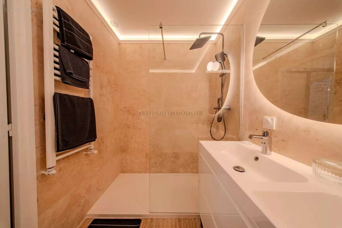 Appartement à ROQUEBRUNE-CAP-MARTIN