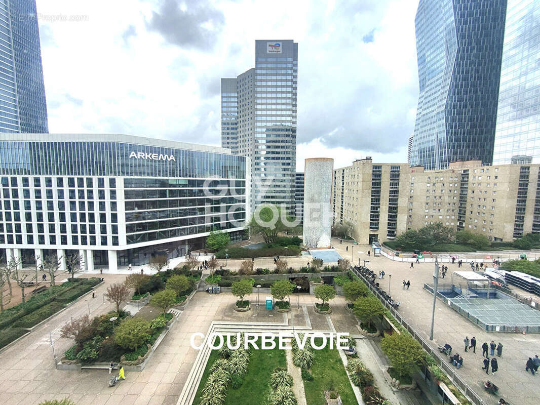 Appartement à COURBEVOIE