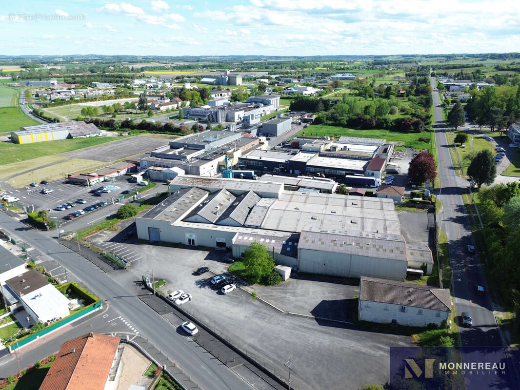 Commerce à BARBEZIEUX-SAINT-HILAIRE