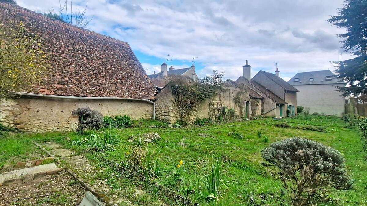 Maison à LA CHAUSSEE-SAINT-VICTOR