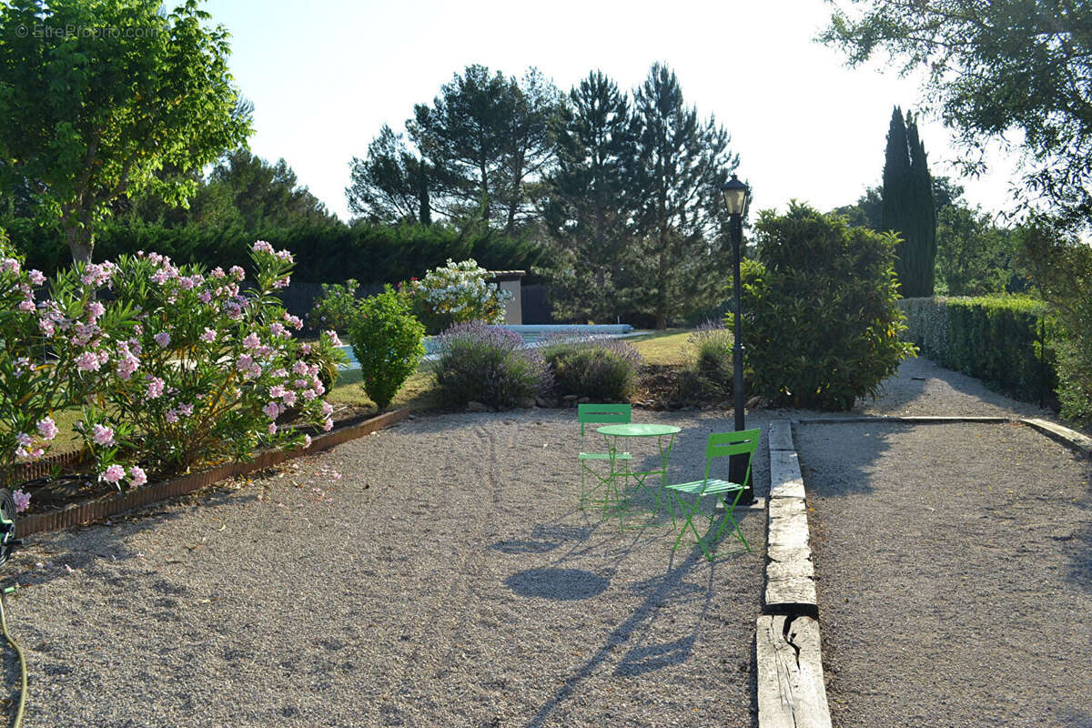 Maison à LE PUY-SAINTE-REPARADE