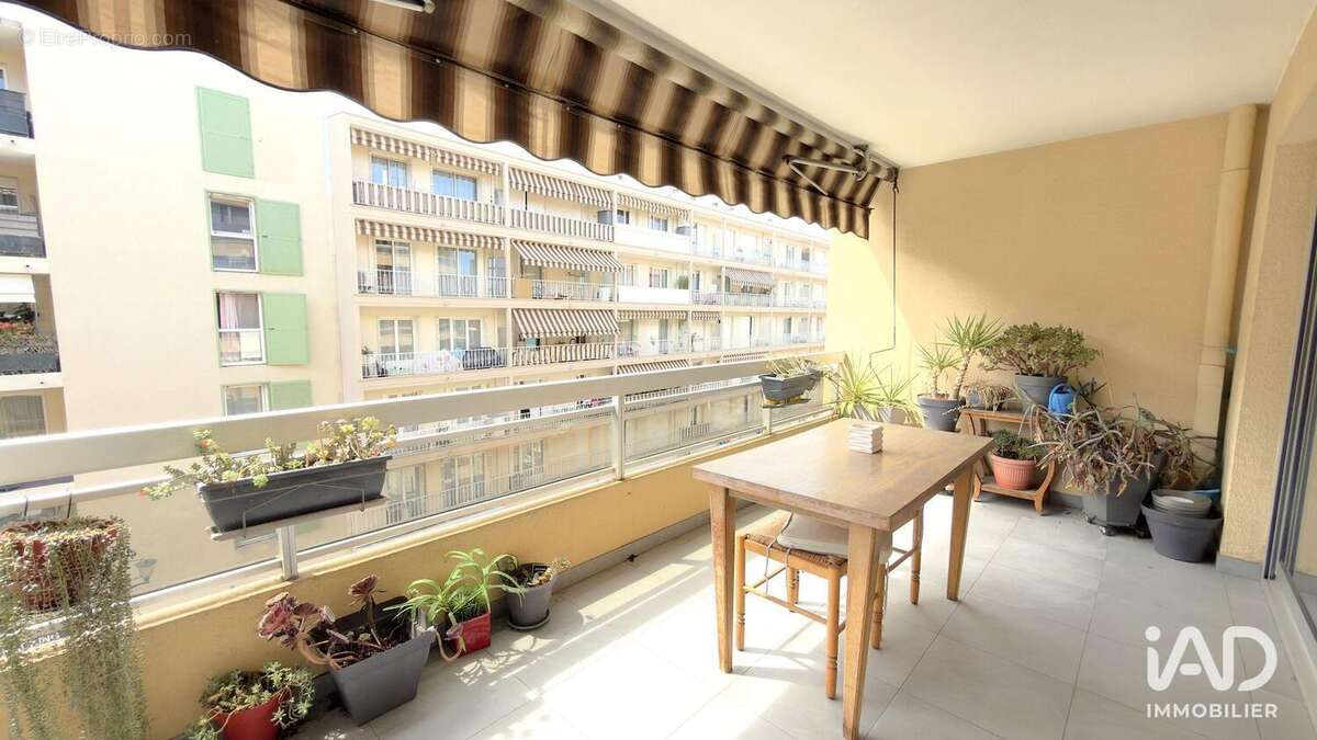 Photo 2 - Appartement à SAINT-LAURENT-DU-VAR
