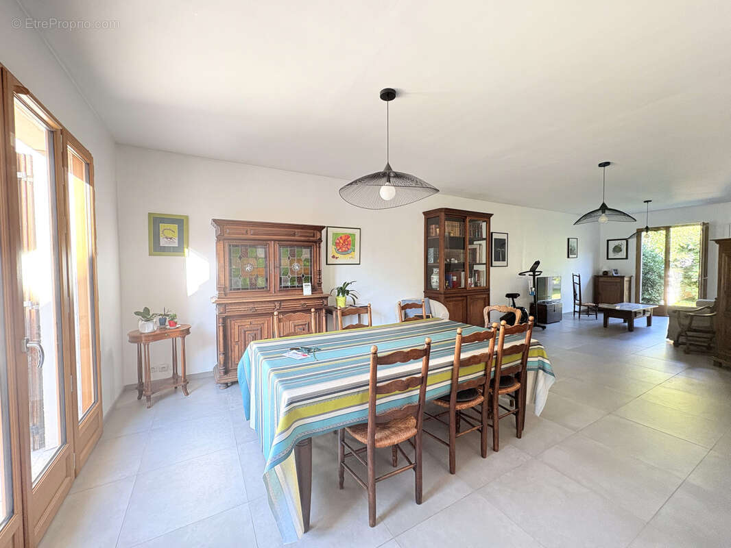 Maison à CHENNEVIERES-SUR-MARNE