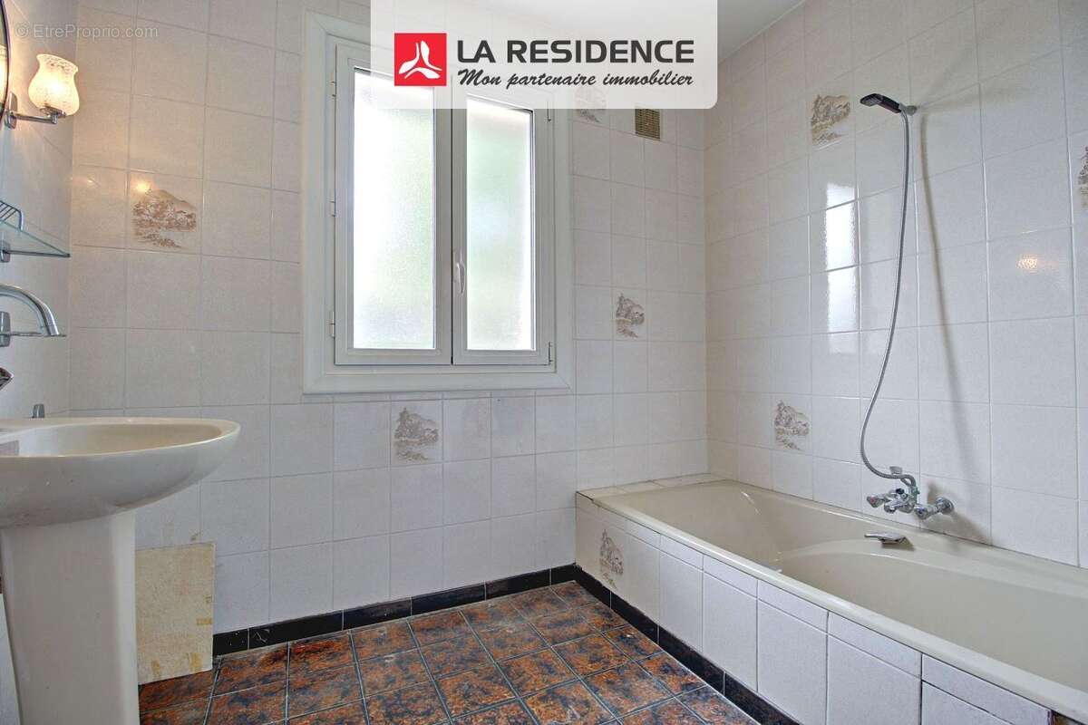 Maison 125 m² à Saint-Etienne-Du-Rouvray  - photo 6