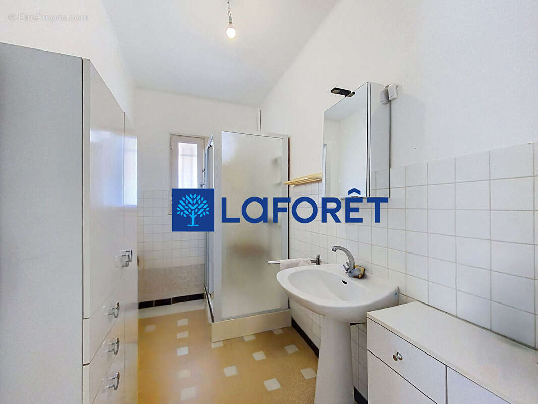 Villa 7 pièces - deux appartements - Terrain 753 m² à La Garde - photo 6