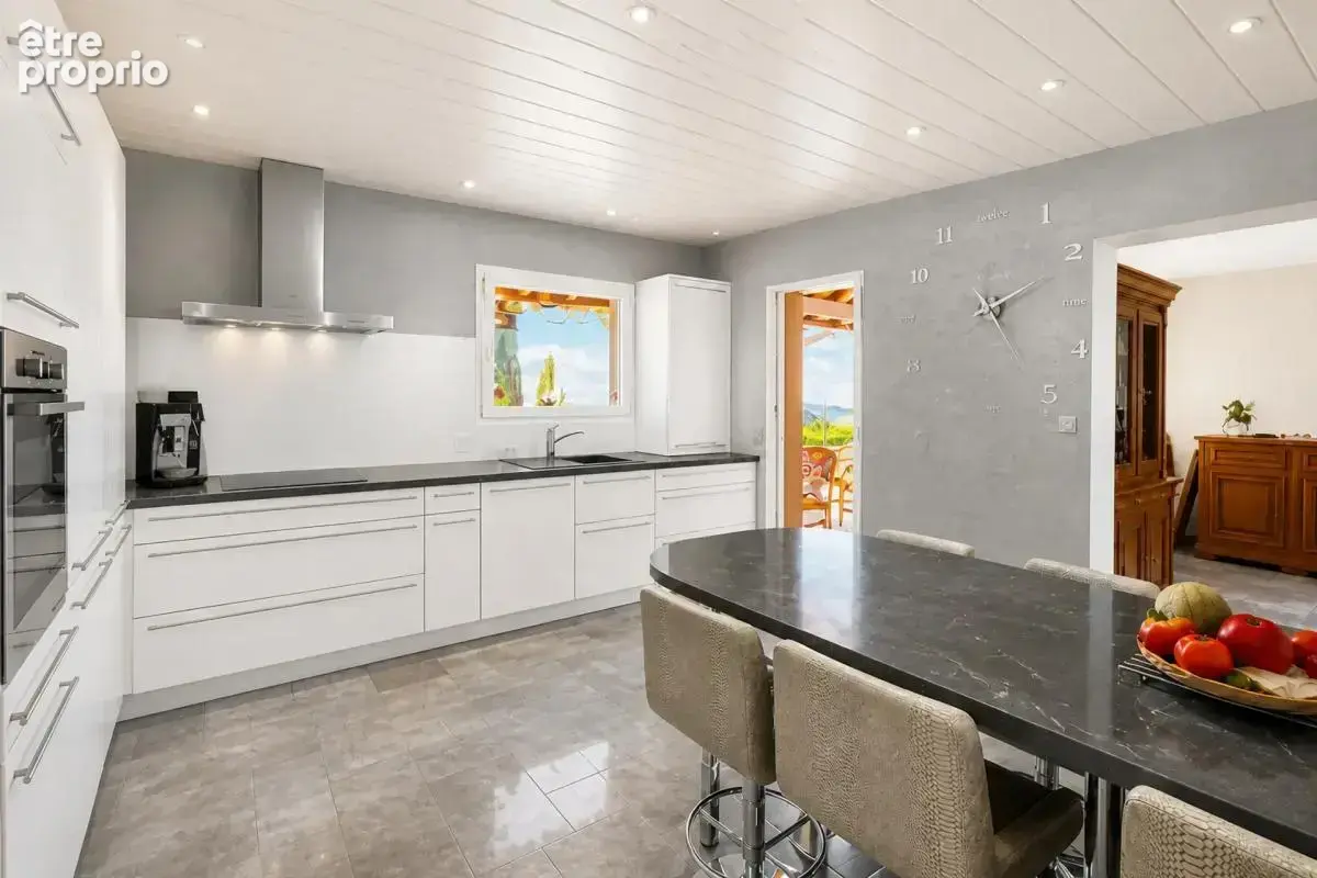Maison de 8 pièces de 145 m² à Vinzier - photo 1