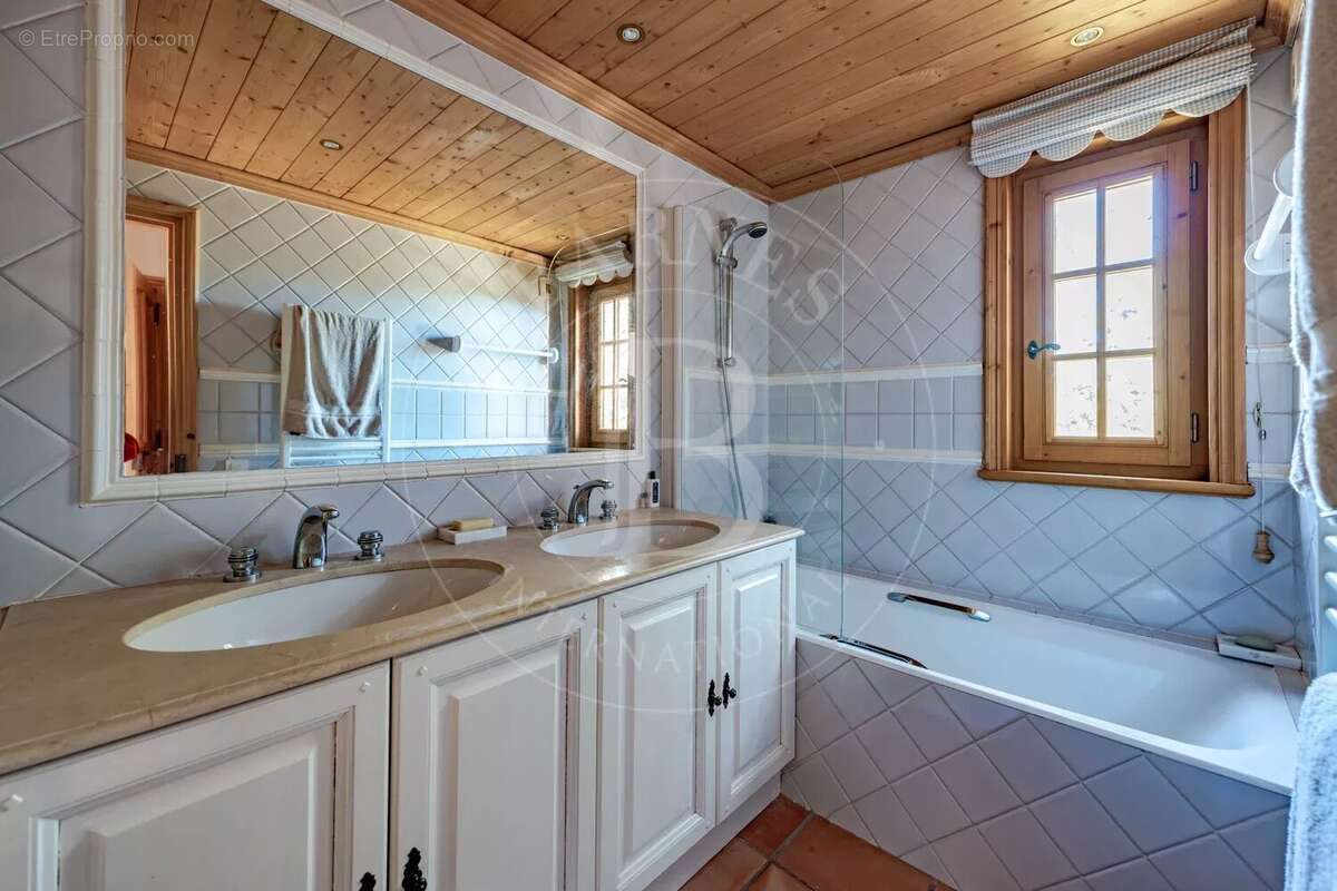 Maison à LA PERRIERE