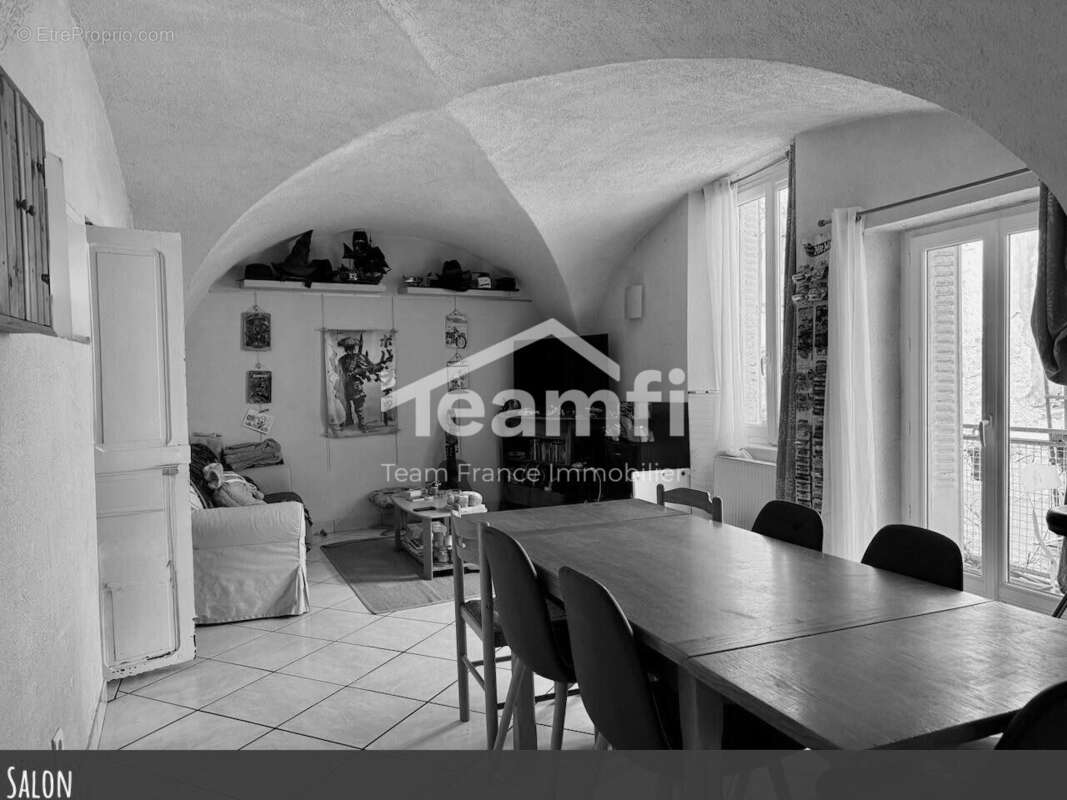 Maison à LES MARTRES-DE-VEYRE