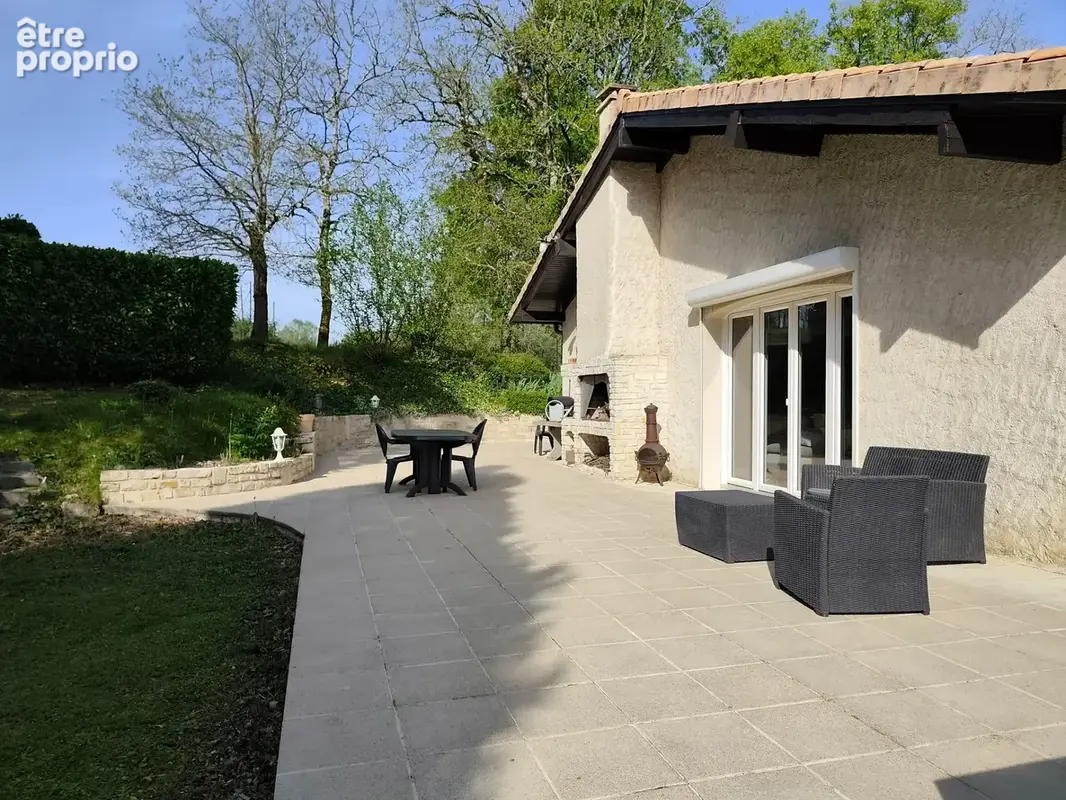 Maison à vendre 7 pièces VOEUIL ET GIGET (16) - photo 10
