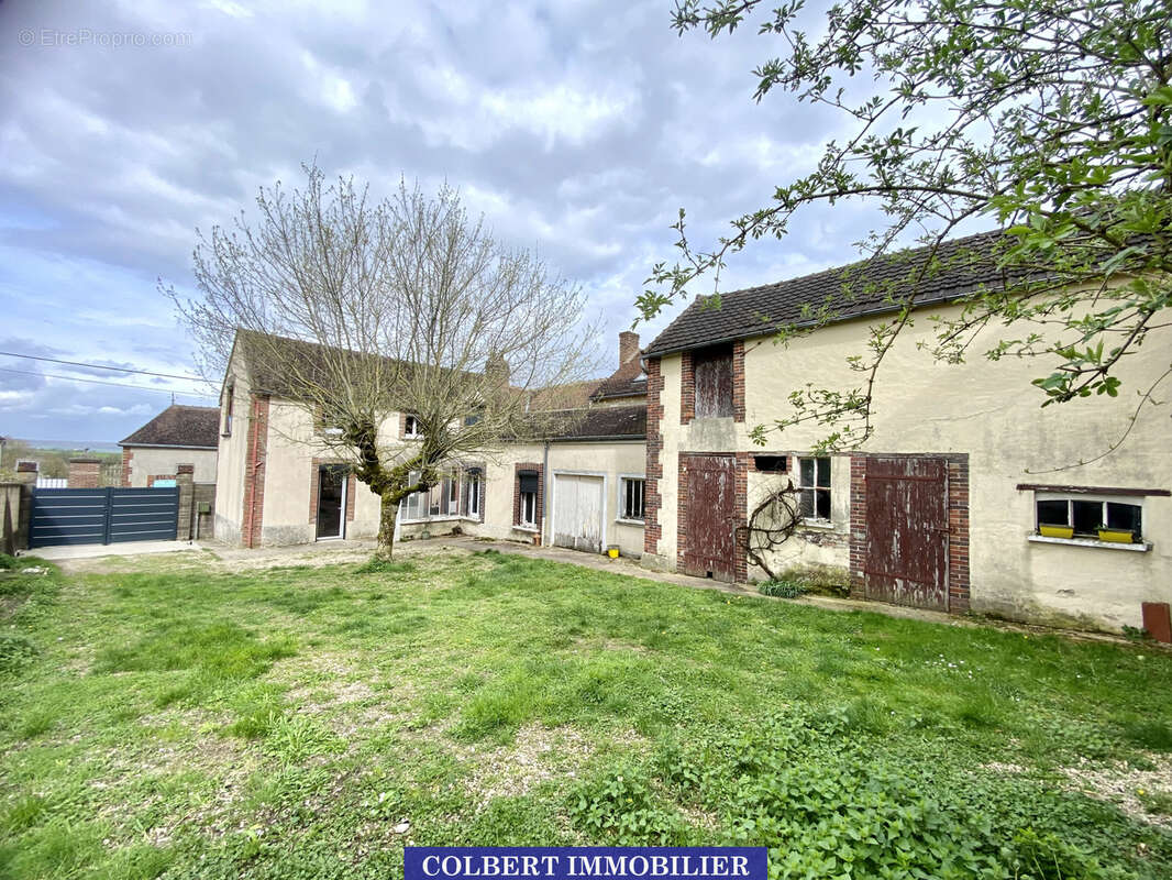 Maison à MONT-SAINT-SULPICE