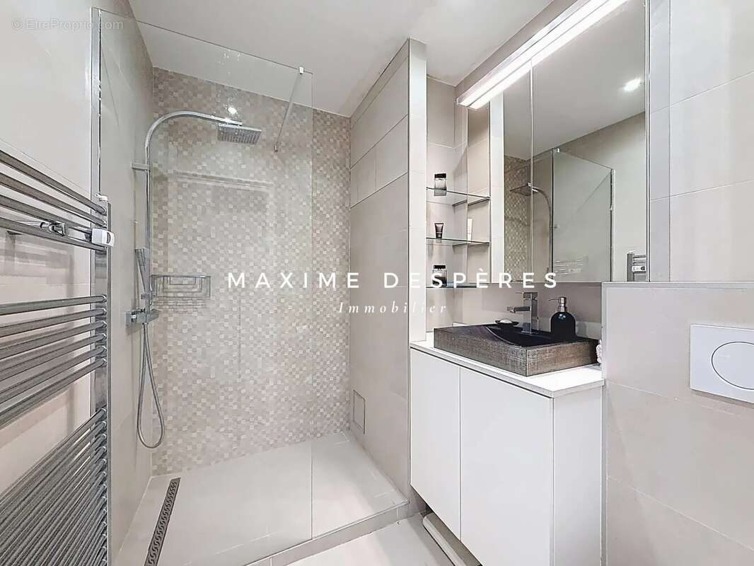 Appartement à NEUILLY-SUR-SEINE