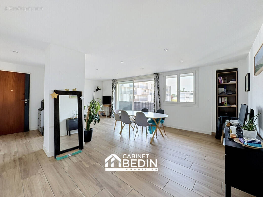Appartement à PARENTIS-EN-BORN