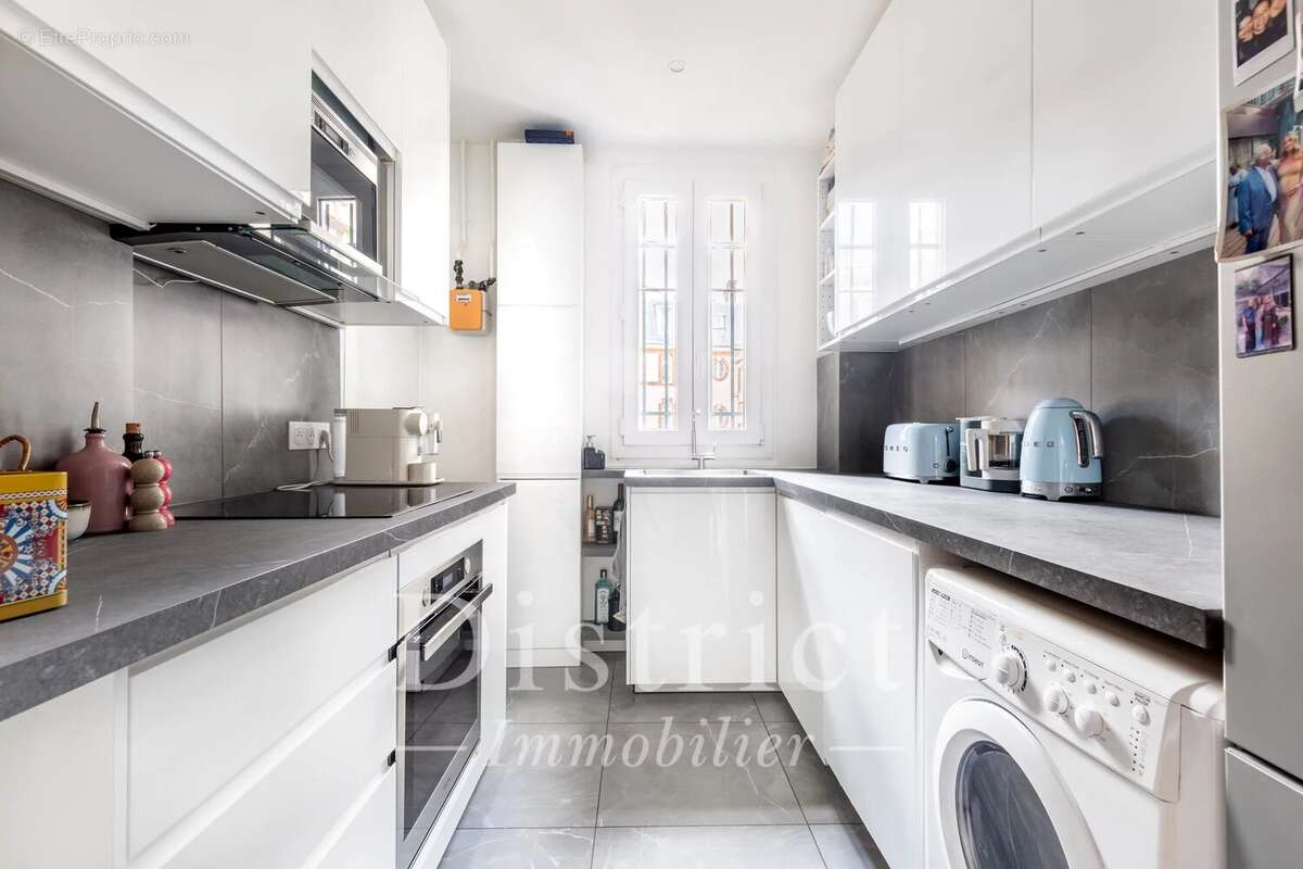Appartement à PARIS-16E