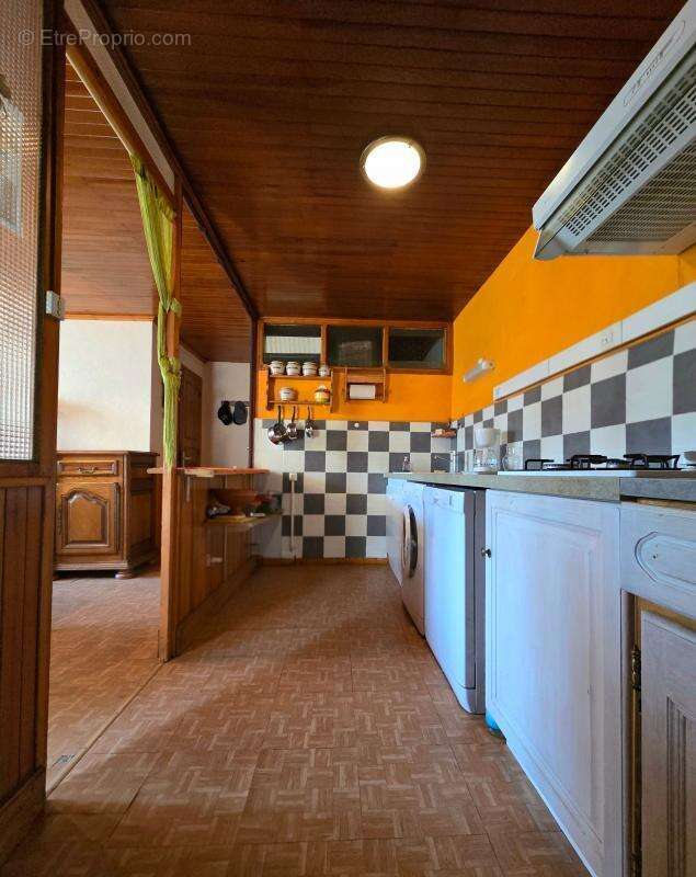 Maison à SAINT-CHRISTOPHE-SUR-GUIERS