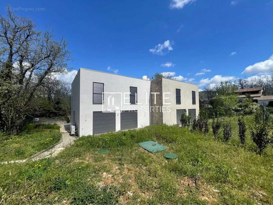 Maison à SAINT-CEZAIRE-SUR-SIAGNE