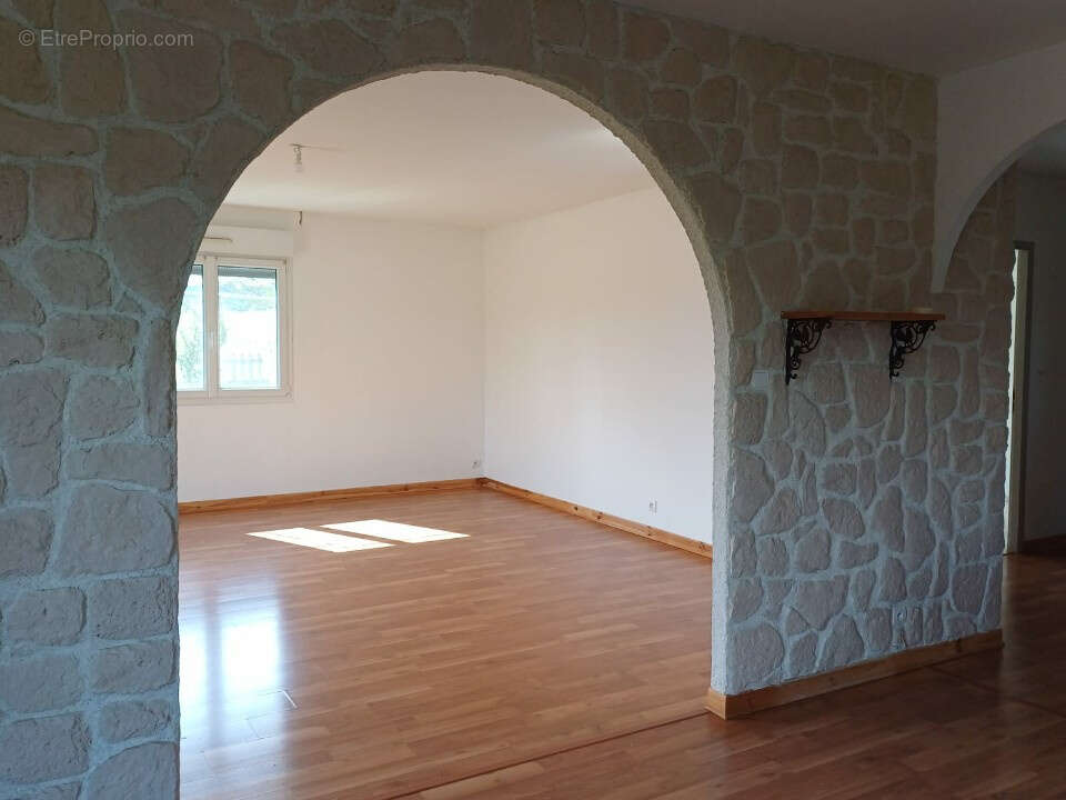 Maison à ETIVAL-CLAIREFONTAINE