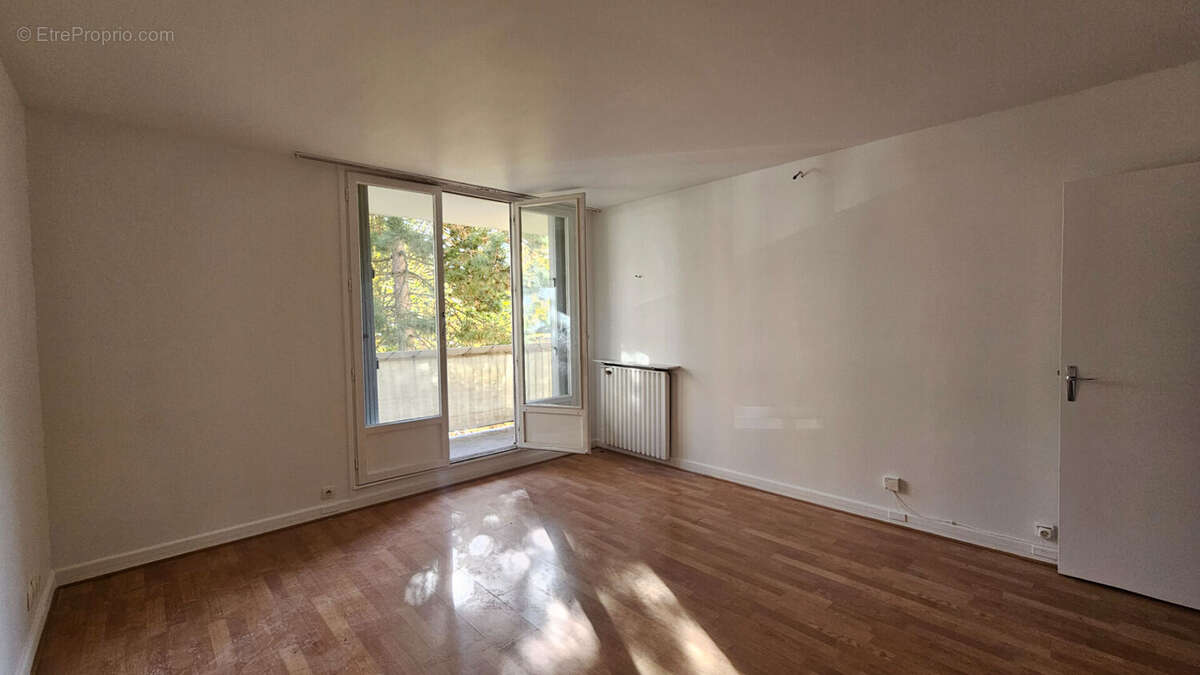 Appartement à CHILLY-MAZARIN