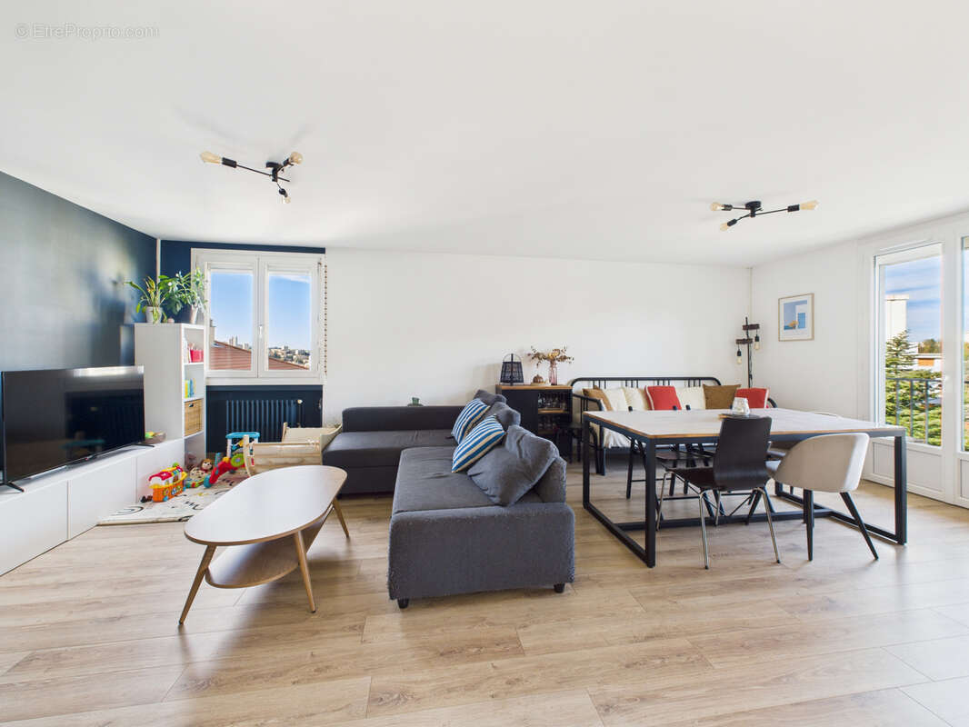 Appartement à SAINT-ETIENNE