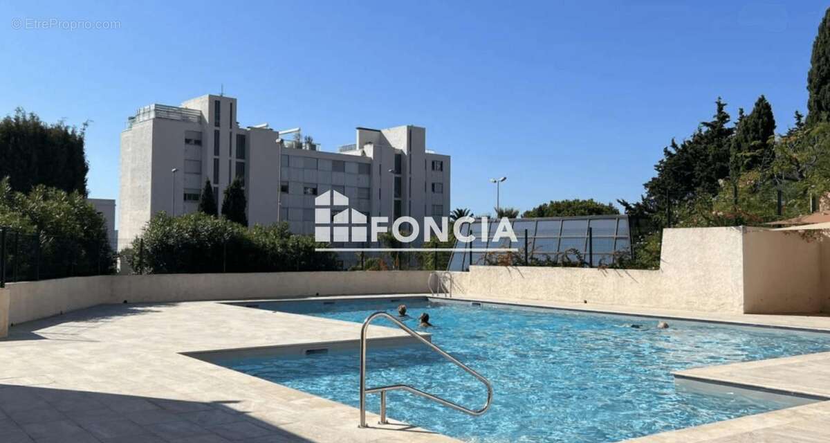 LE LAVANDOU – Spacieux T2 de 47 m² avec piscine, Cave et parking ...tout à pied - photo 11