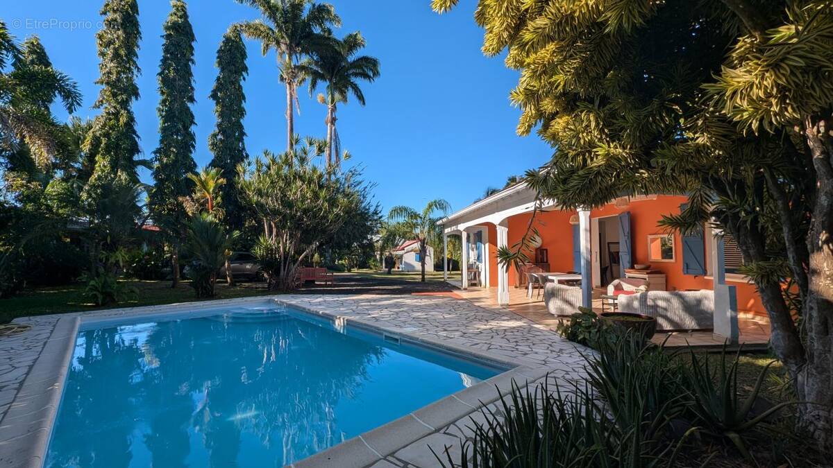 Maison à BAIE-MAHAULT