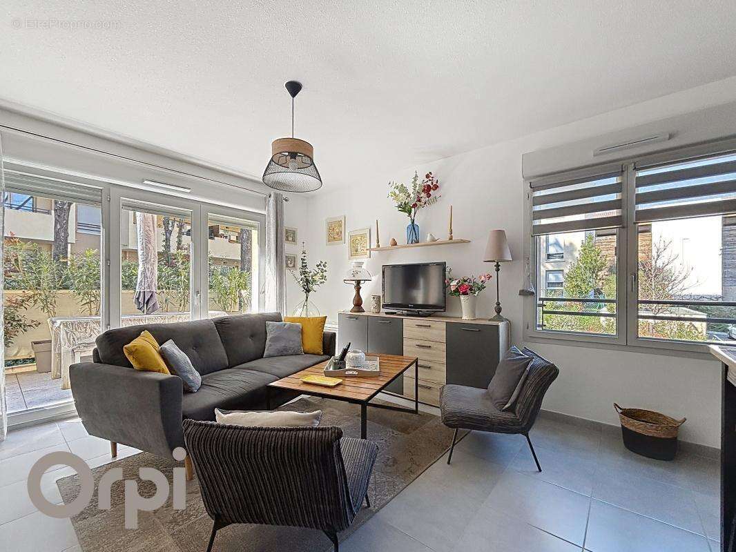 Appartement à LE MUY