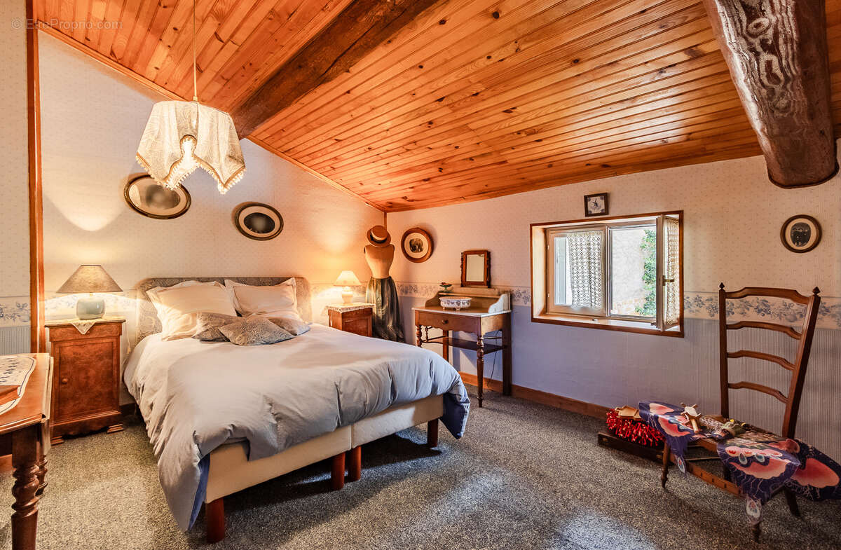 Maison à VILLE-SUR-JARNIOUX