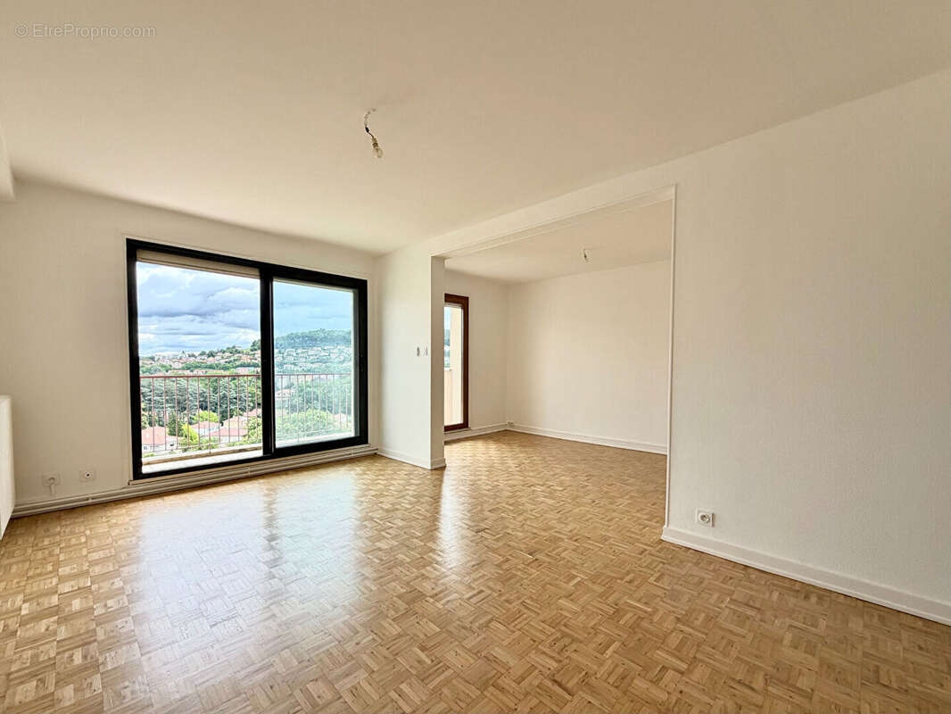 Appartement à ROCHE-LA-MOLIERE