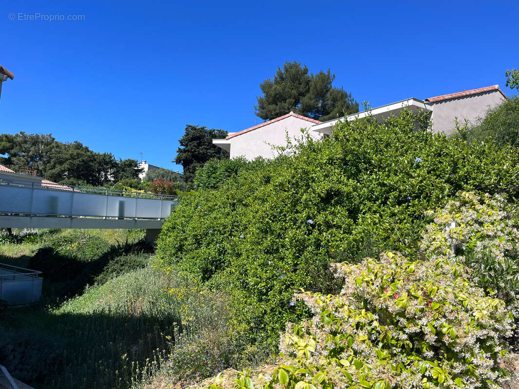 Appartement t3 en rez de jardin  avec parking toulon ouest - photo 2