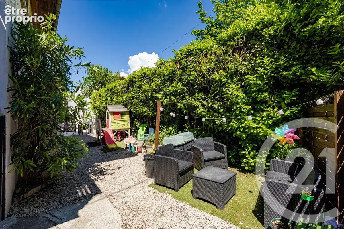 Appartement 83 m² à Fontaine  - photo 19