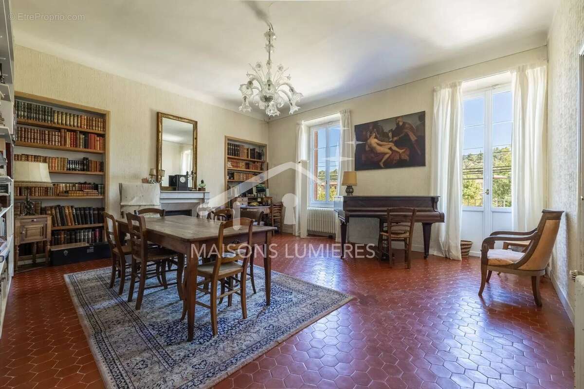 Demeure d'exception en centre-ville d'Apt - 11 pièces - 950 000€ - 370 m² habitables - photo 4