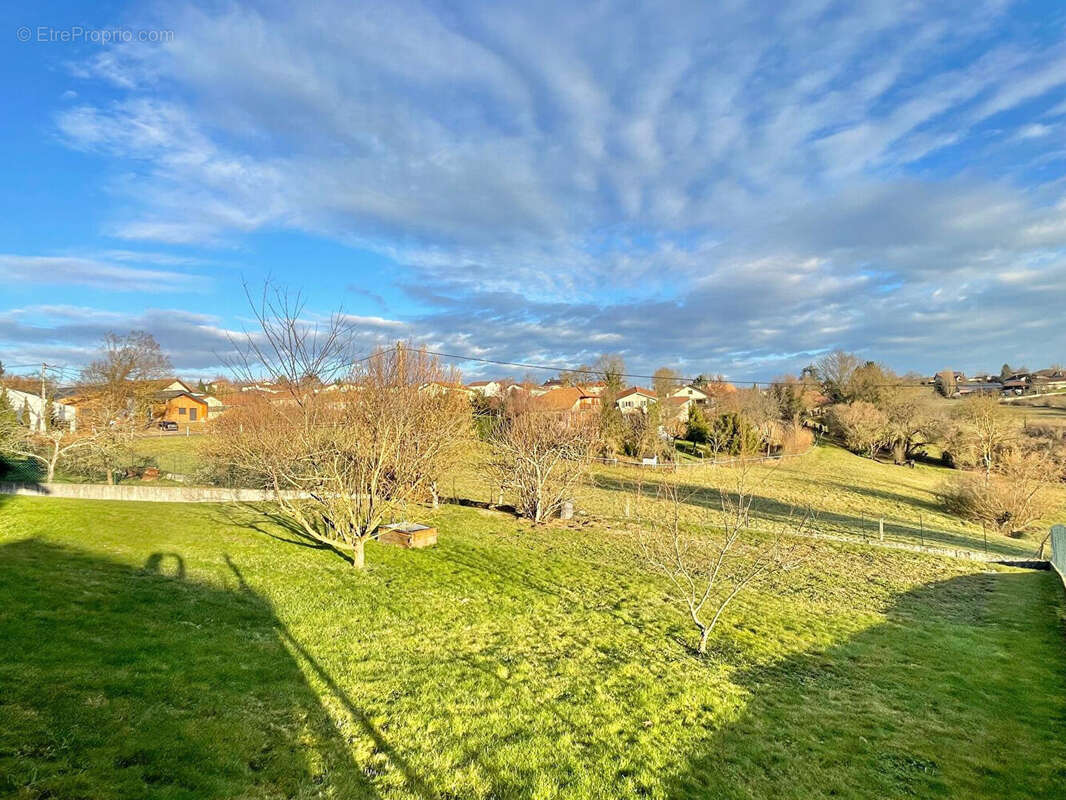 Terrain à MEYRIE