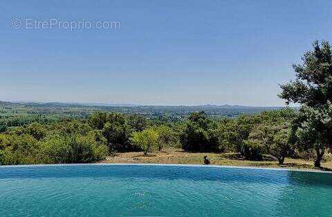 Maison 257 m² à Uzes  - photo 2