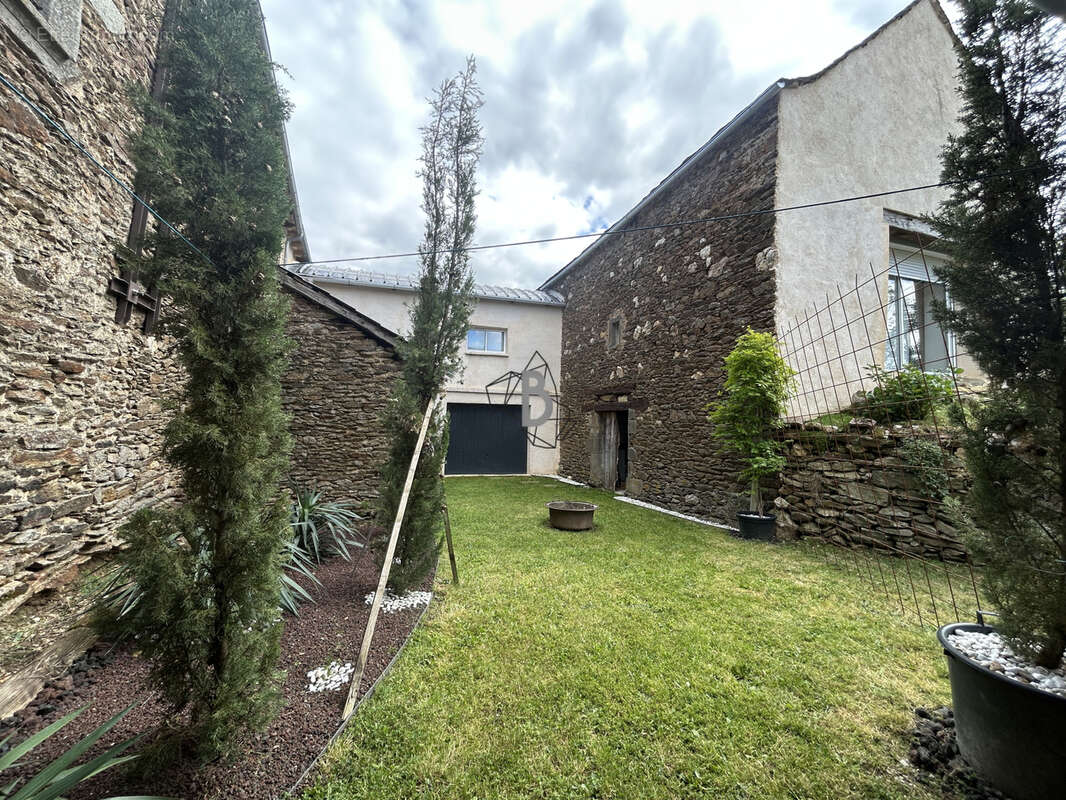 Maison à PRADINAS