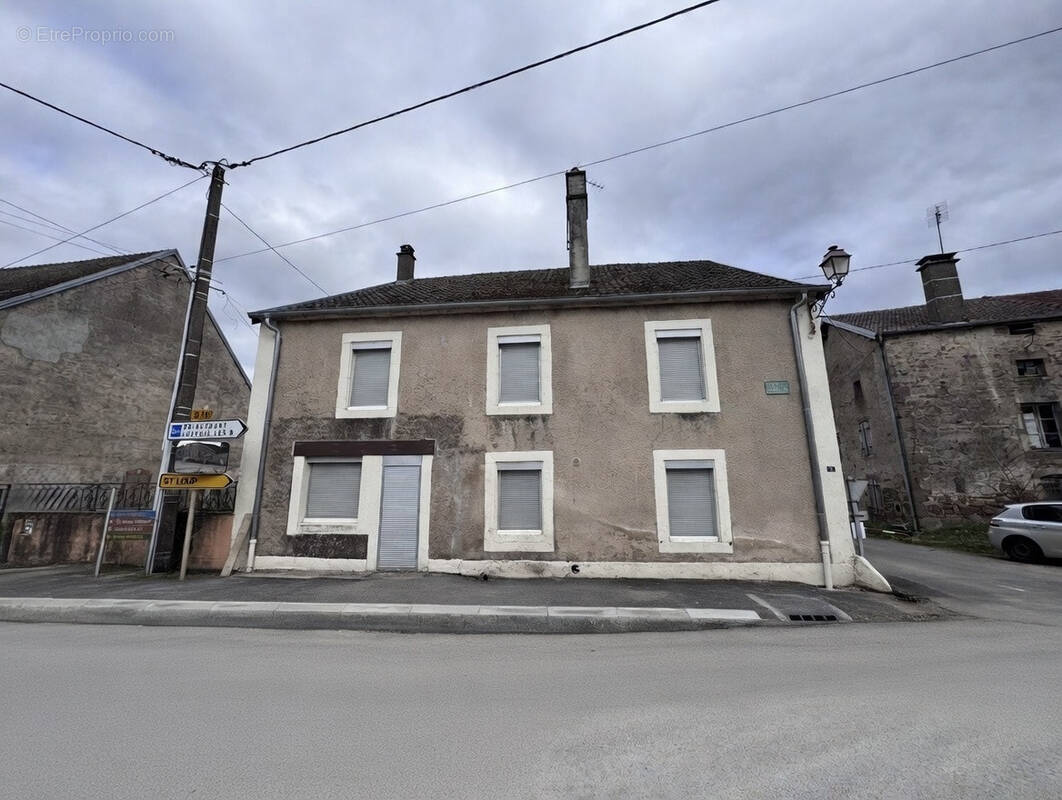 Maison à CONFLANS-SUR-LANTERNE