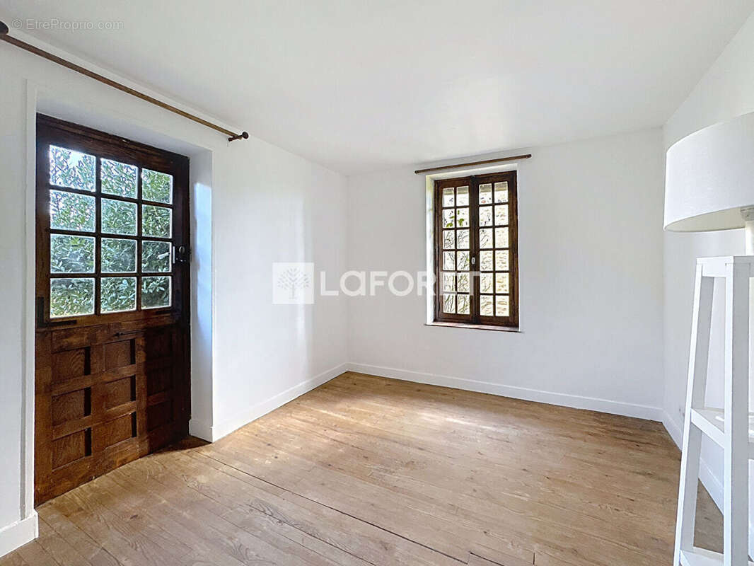 Maison à MENILLES