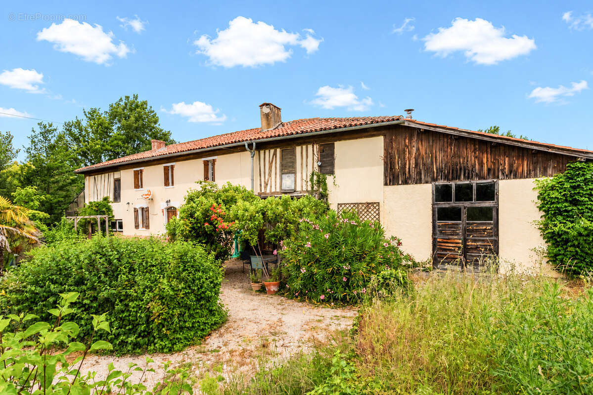 Maison à CHARLAS