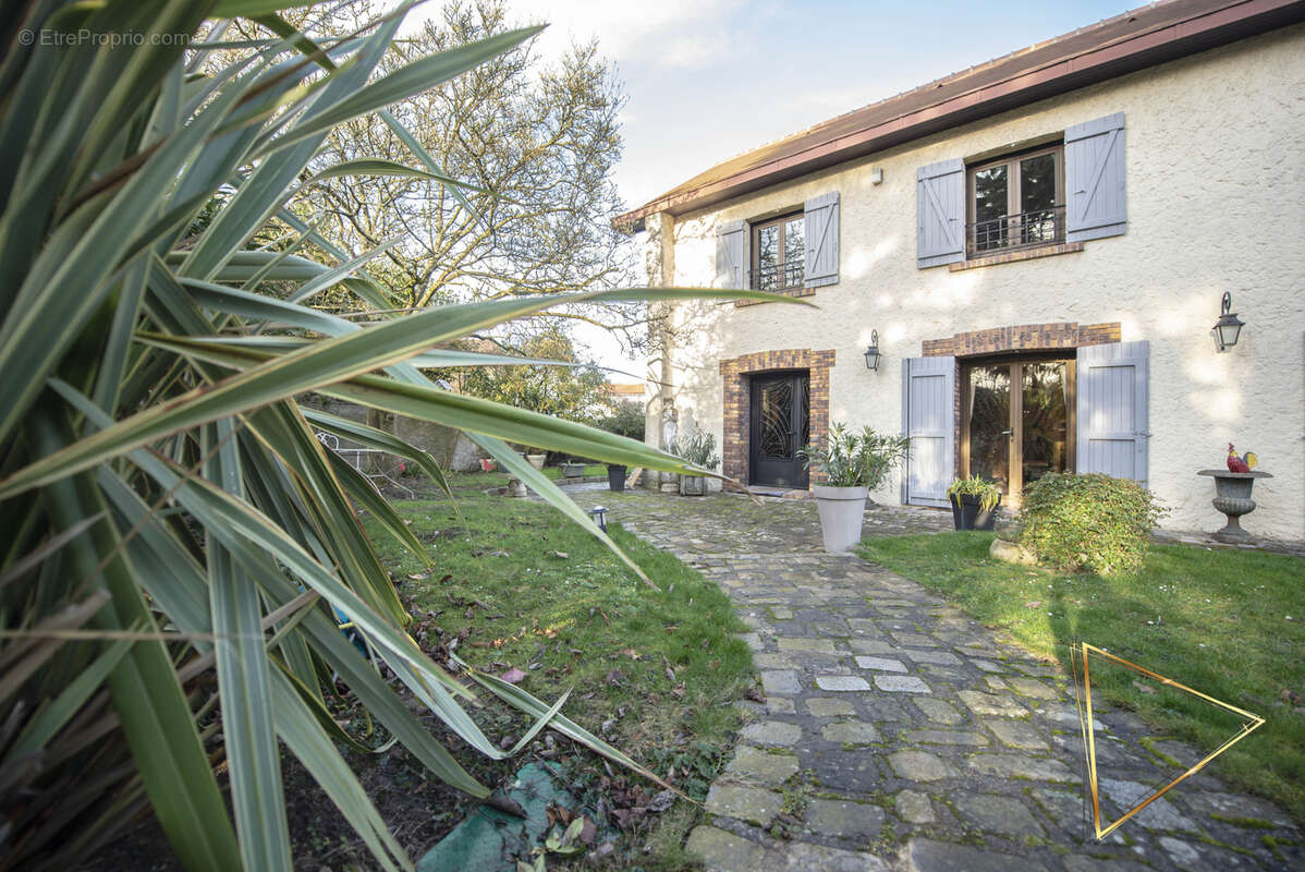 Maison à LIMEIL-BREVANNES