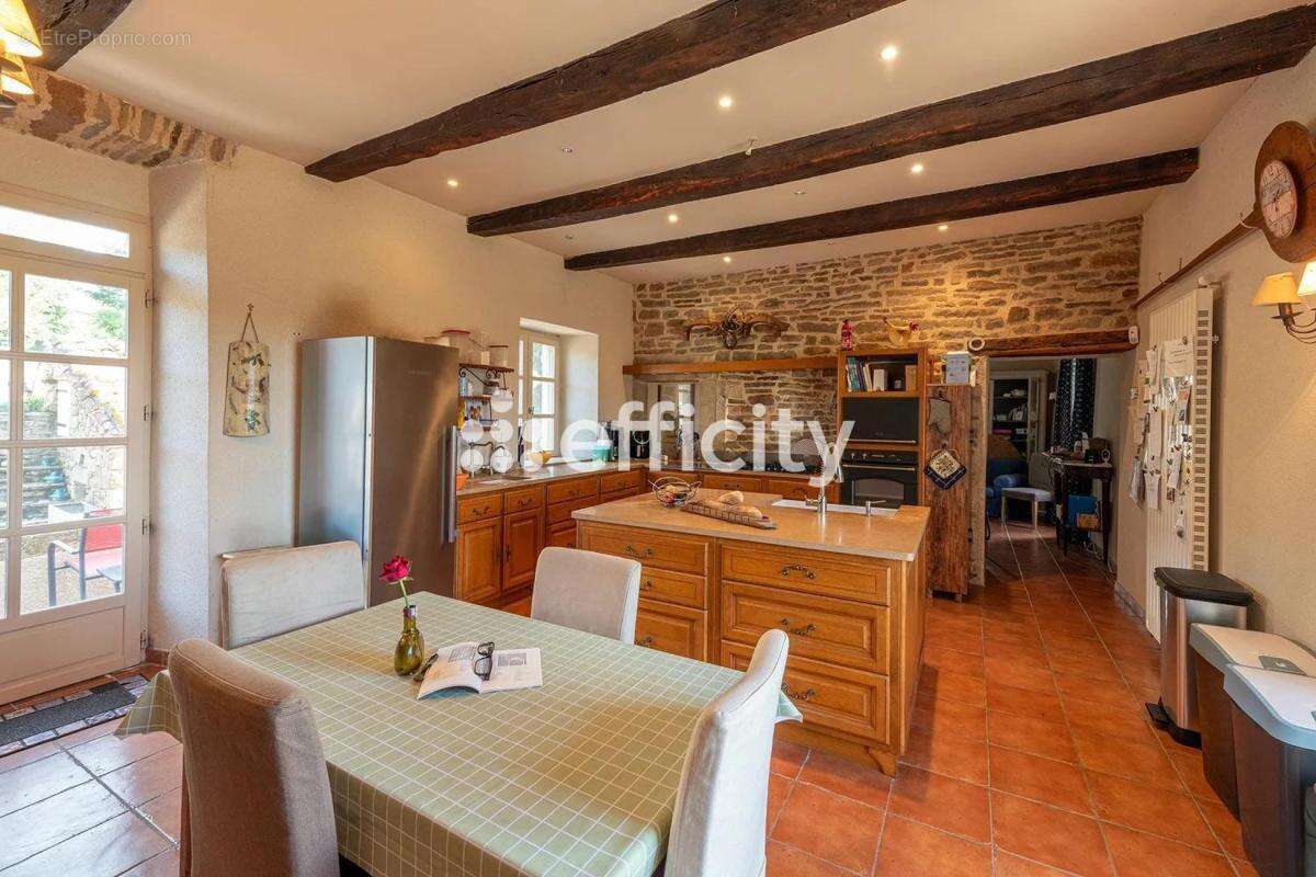 Maison 678 m² à Saint-Marcel-Campes  - photo 14
